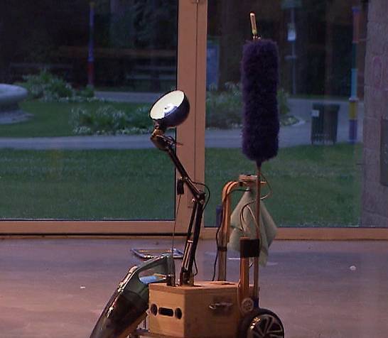 Der putzende Roboter Putzini (© Forum Stadtpark)