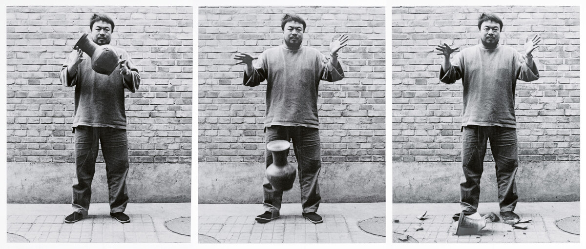 Ai Weiwei, Dropping a Han Dynasty Urn, 1995,