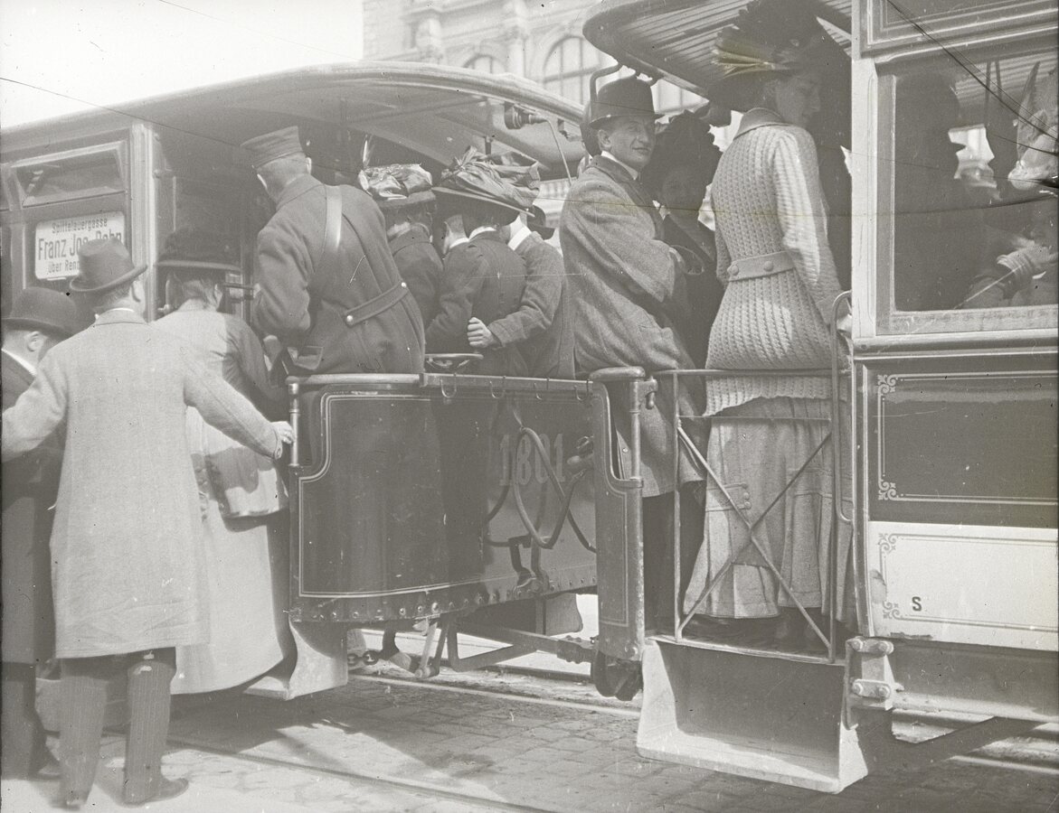 Emil Mayer, Unterwegs mit der Straßenbahn, 1905