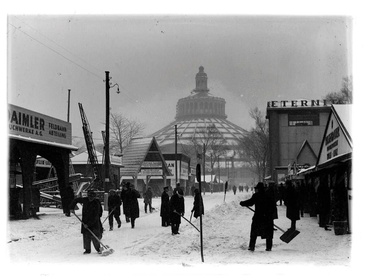 Wiener Frühjahrsmesse 1931, Schneeschaufler räumen