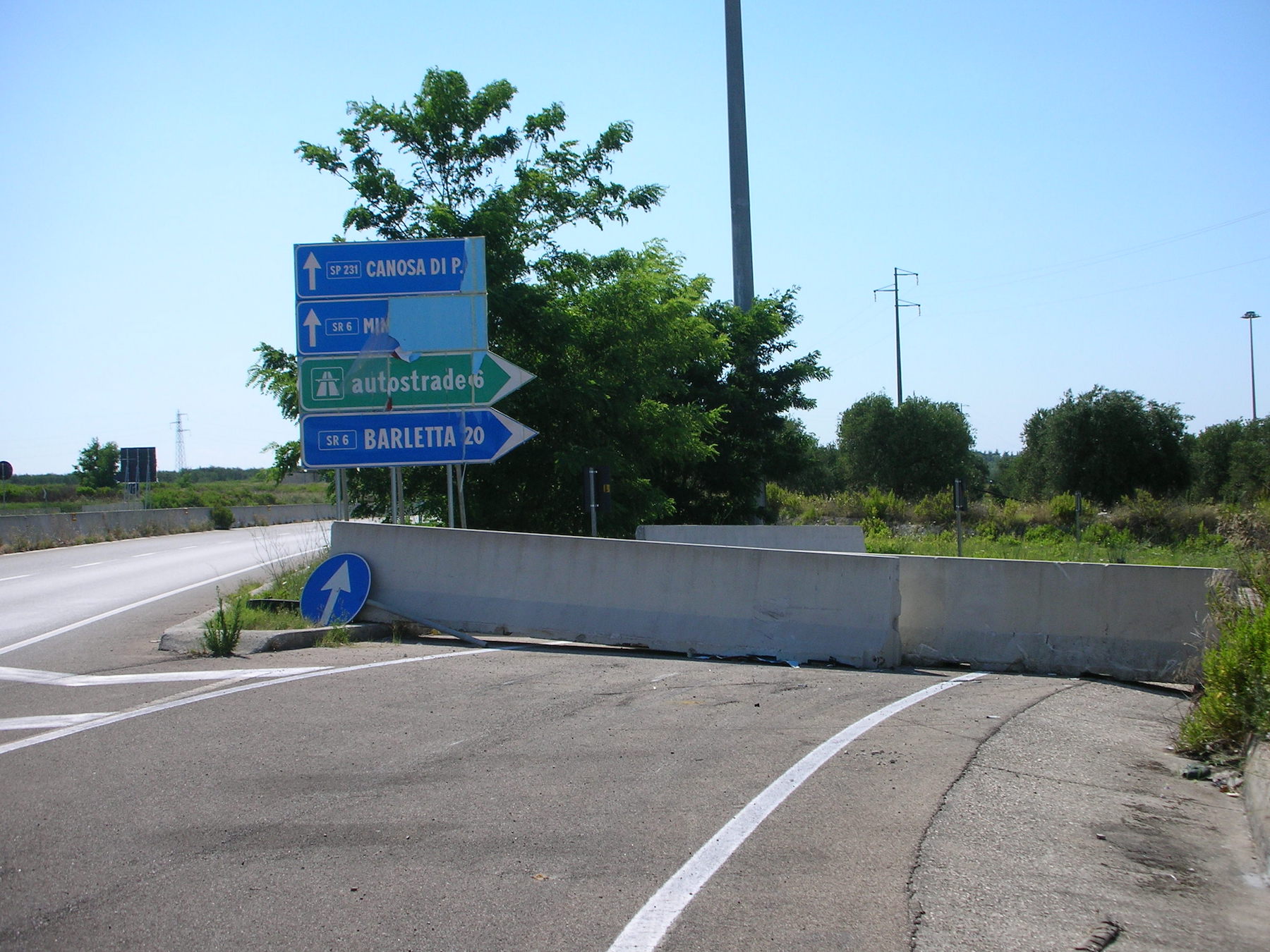 Grünes Schild bedeutet in Italien: Autostrada! (©