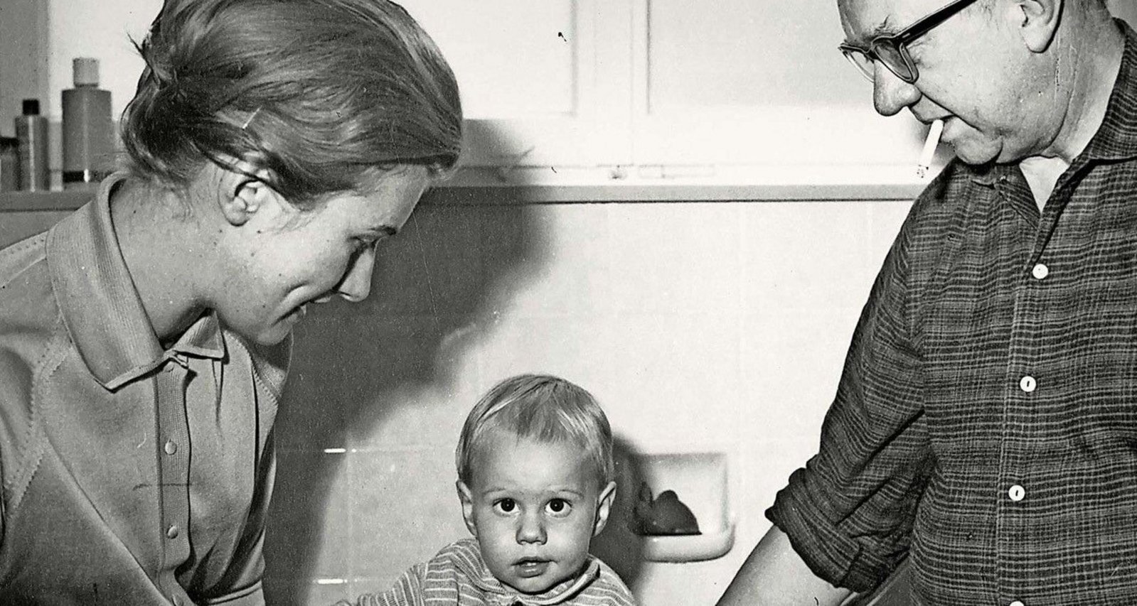  Fotos: Tobias Engelsing als Kind mit seinen Eltern Ruth und Herbert Engelsing © privat 