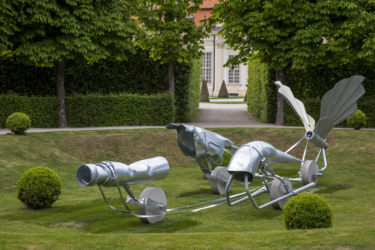 Toni Schmale: „gefährt*innen”, 2023, ‘Public Matters - Contemporary Art in the Belvedere Garden’, Belvedere, Vienna, 2023, Photo Johannes Stoll, © the artist / Bildrecht Vienna 2023