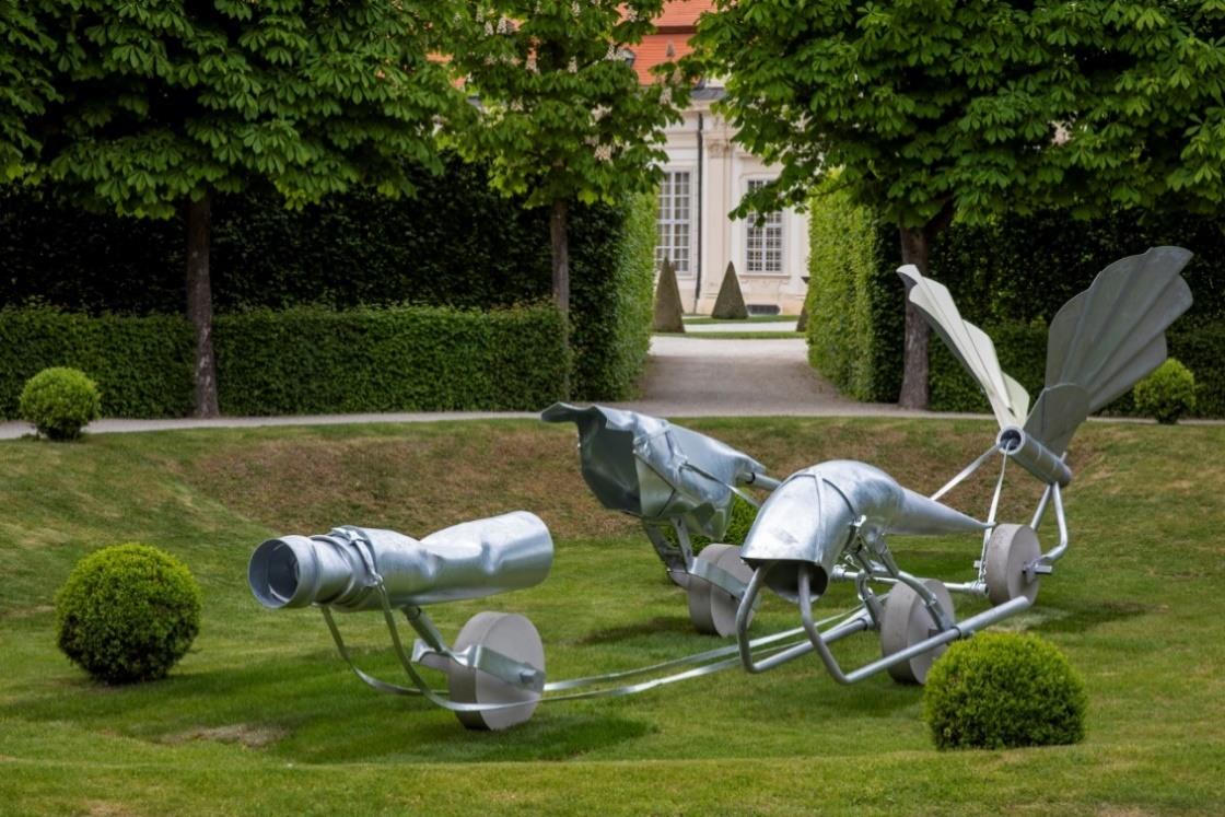 Toni Schmale: “gefährt*innen”, 2023, ‘Public Matters - Contemporary Art in the Belvedere Garden’, Belvedere, Vienna, 2023, Photo Johannes Stoll, © the artist / Bildrecht Vienna 2023