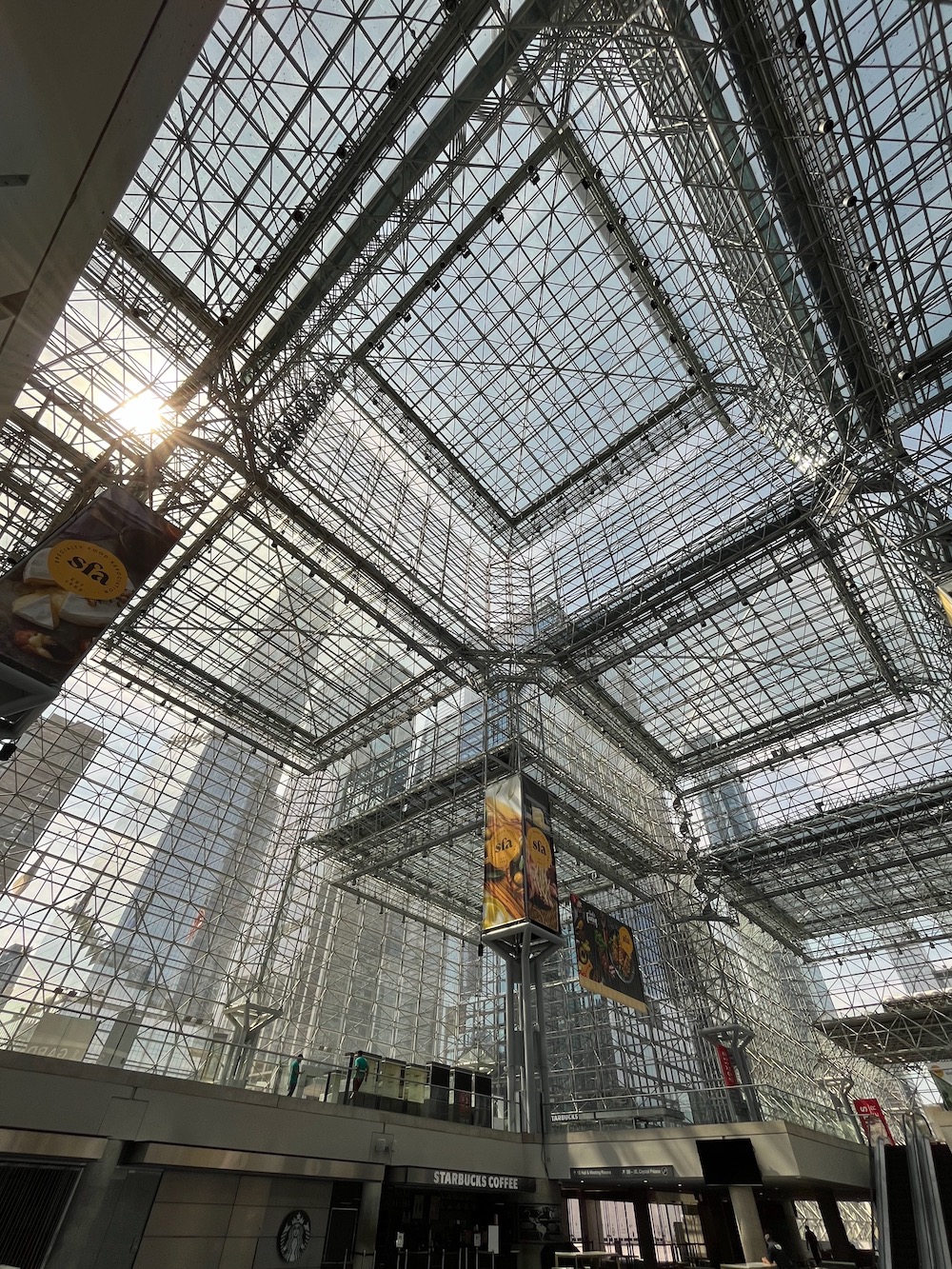 Auftakt. Durchblick vom Javits Centar aus auf die Hochhäuser der Hudson Yards (© MPS)