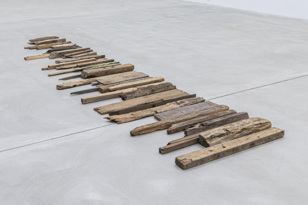 Richard Long (*1945 Bristol) River Avon Driftwood Line. 37 Pieces of Wood from the North bank of the River, 1978 Schwemmholz Kunst Museum Winterthur, Dauerleihgabe der Sammlung Agnes und Frits Becht (Niederlande), 2020