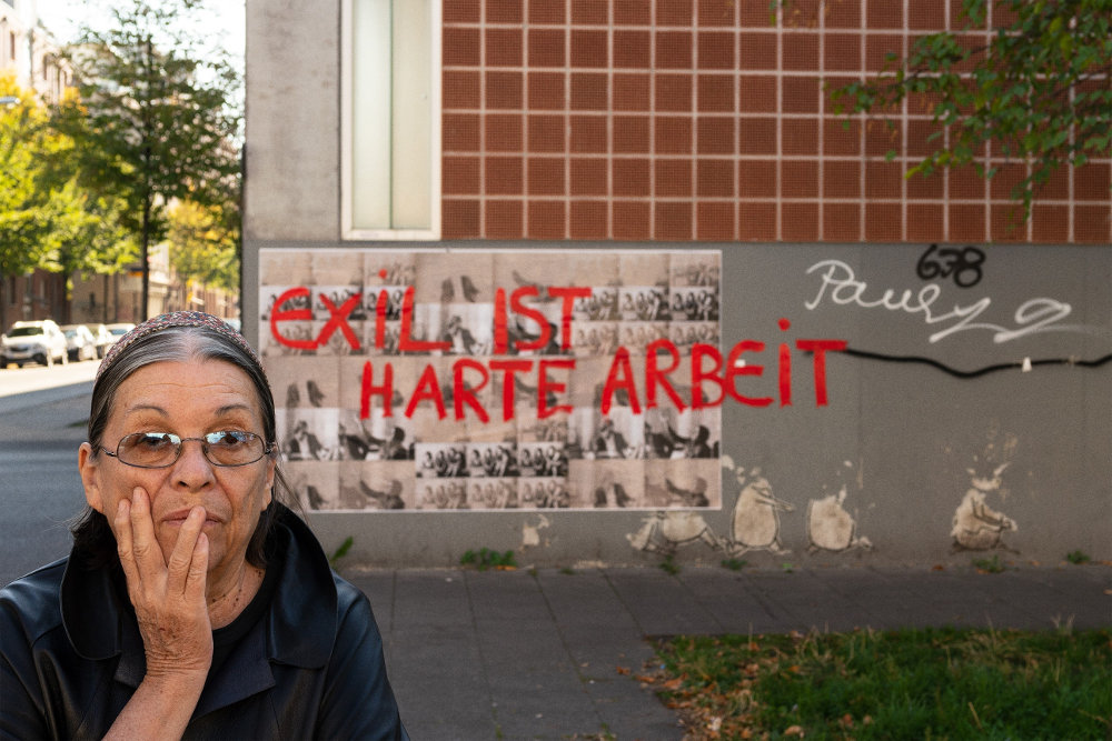 Nil Yalter: Exile Is a Hard Job / Walls, 2018. Acryl auf Offset-Druck im öffentlichen Raum. Vietorstraße, Köln, Kalk; © Nil Yalter, Foto: Henning Krause