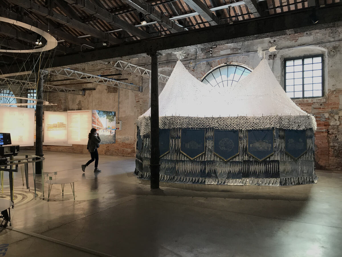   Azra Aksamija & Future Heritage Lab, T-Serai, 2019, Installationsansicht Biennale di Venezia 2021  © Future Heritage Lab