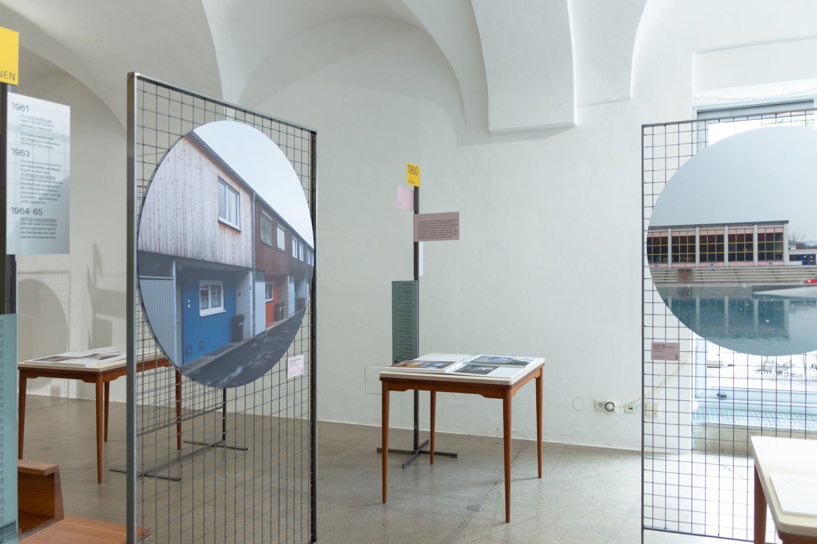Blick in die Ausstellung im Haus der Architektur Graz (© Julian Lanka-Gil)