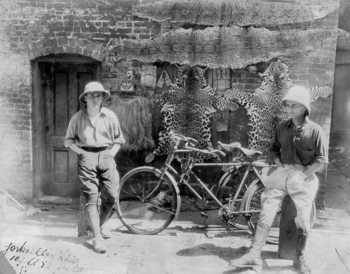 Gustav Sztavjanik und F. J. Davar, Zweiradfahrer,