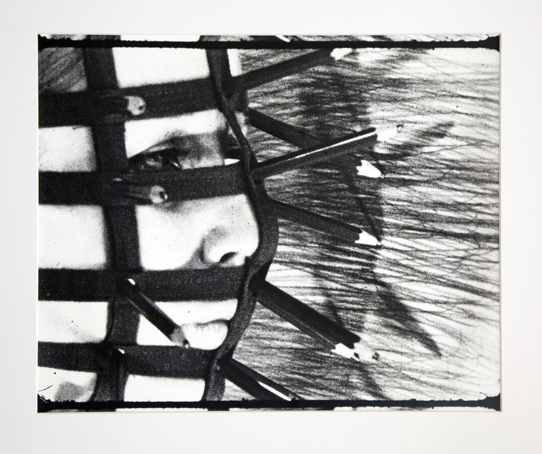 Rebecca Horn, Bleistiftmaske, 1972, Schwarz-Weiß