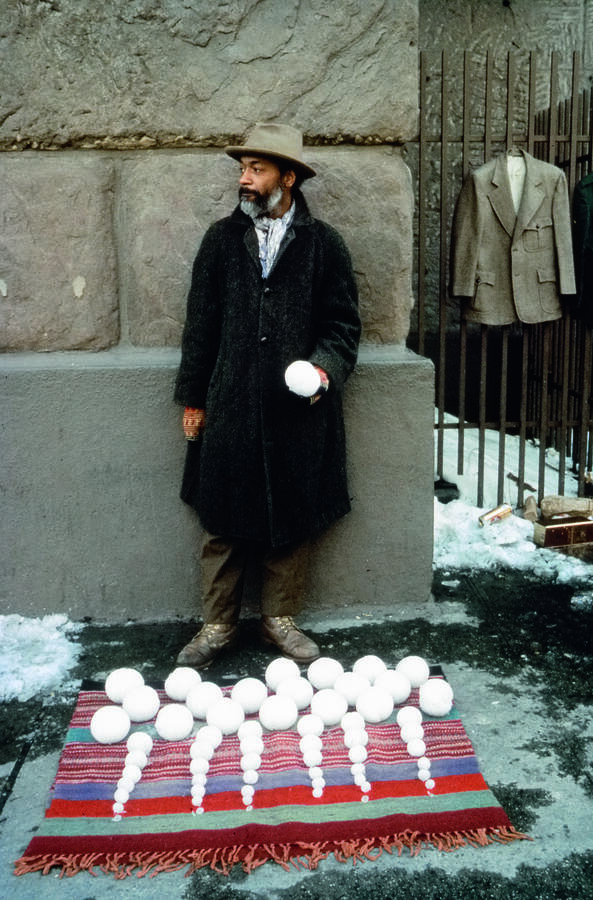 David Hammons, Bliz-aard Ball Sale, 1983 ©