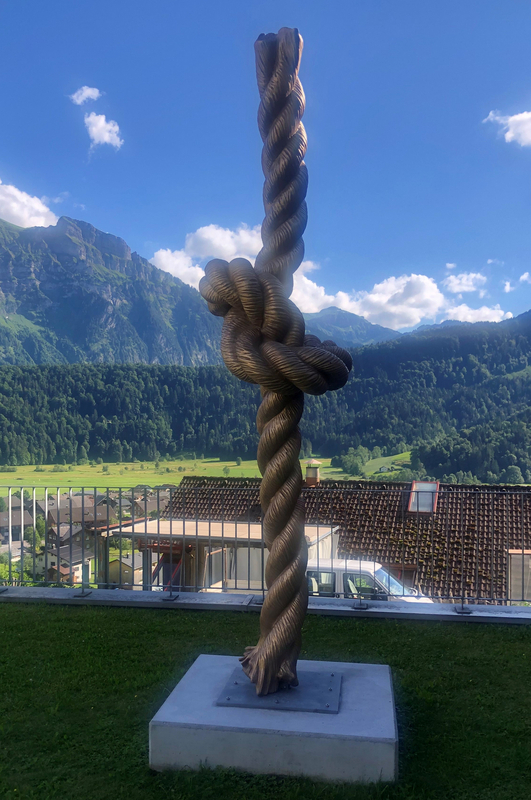 „Der Knoten“, Herbert Meusburger, Bronzeguss, 3,5m