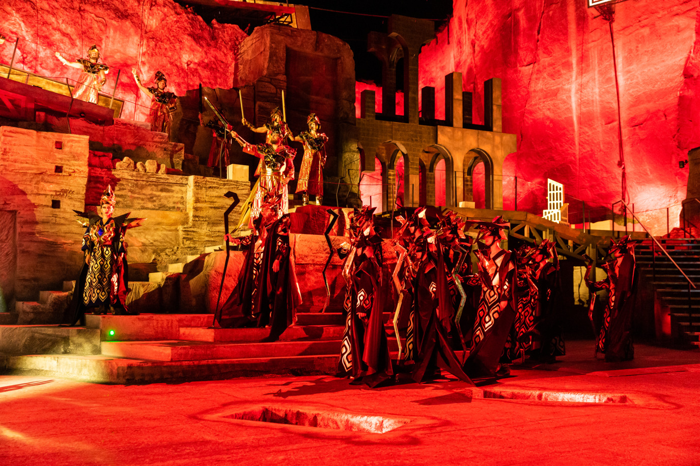 Alles in Rot getüncht  (Nabucco © Jerzy Bin)