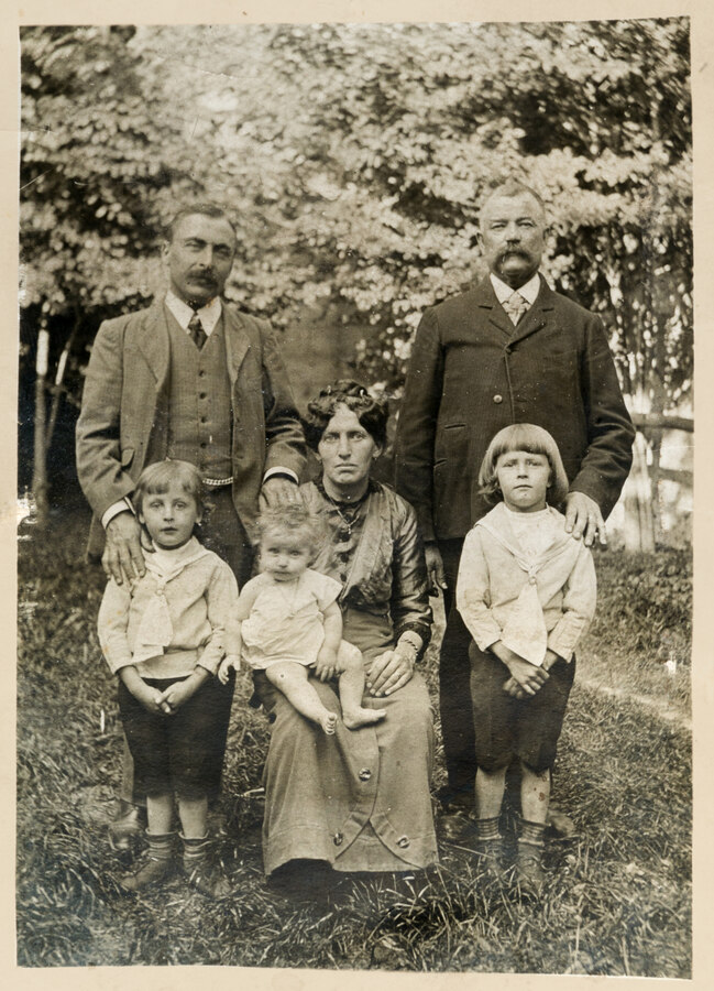 Die Familie Dönz in Vitry-sur-Seine, 1913: sitzend