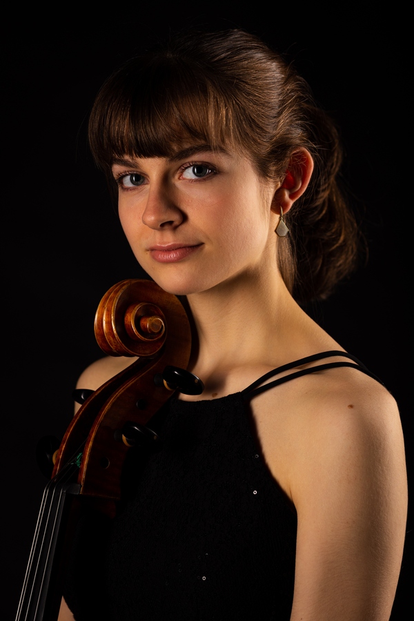 Cellistin Hannah Amann hat bereits als Substitutin bei den Wiener Symphonikern gespielt. (Foto: Fani Raab)