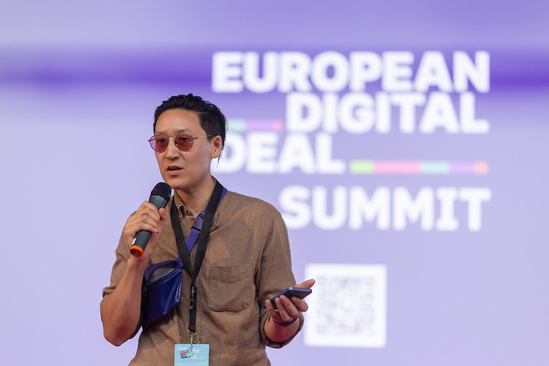 Das Foto zeigt Kasia Chmielinski, Mitbegründerin des Data Nutrition Project, während des European Digital Deal Summit 2023. Foto: Tom Mesic