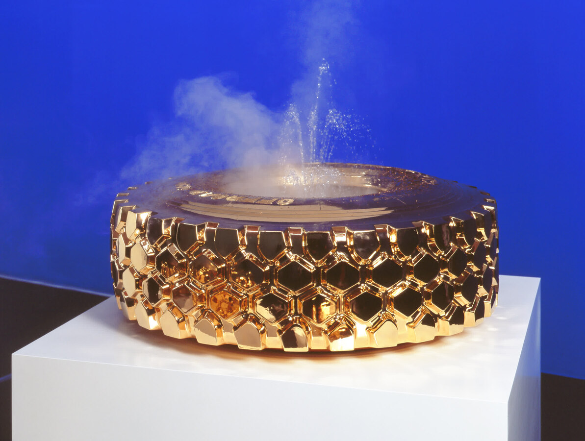 Sylvie Fleury, "(Gold) Fountain LKW", 2003, Sammlung Ringier, Schweiz