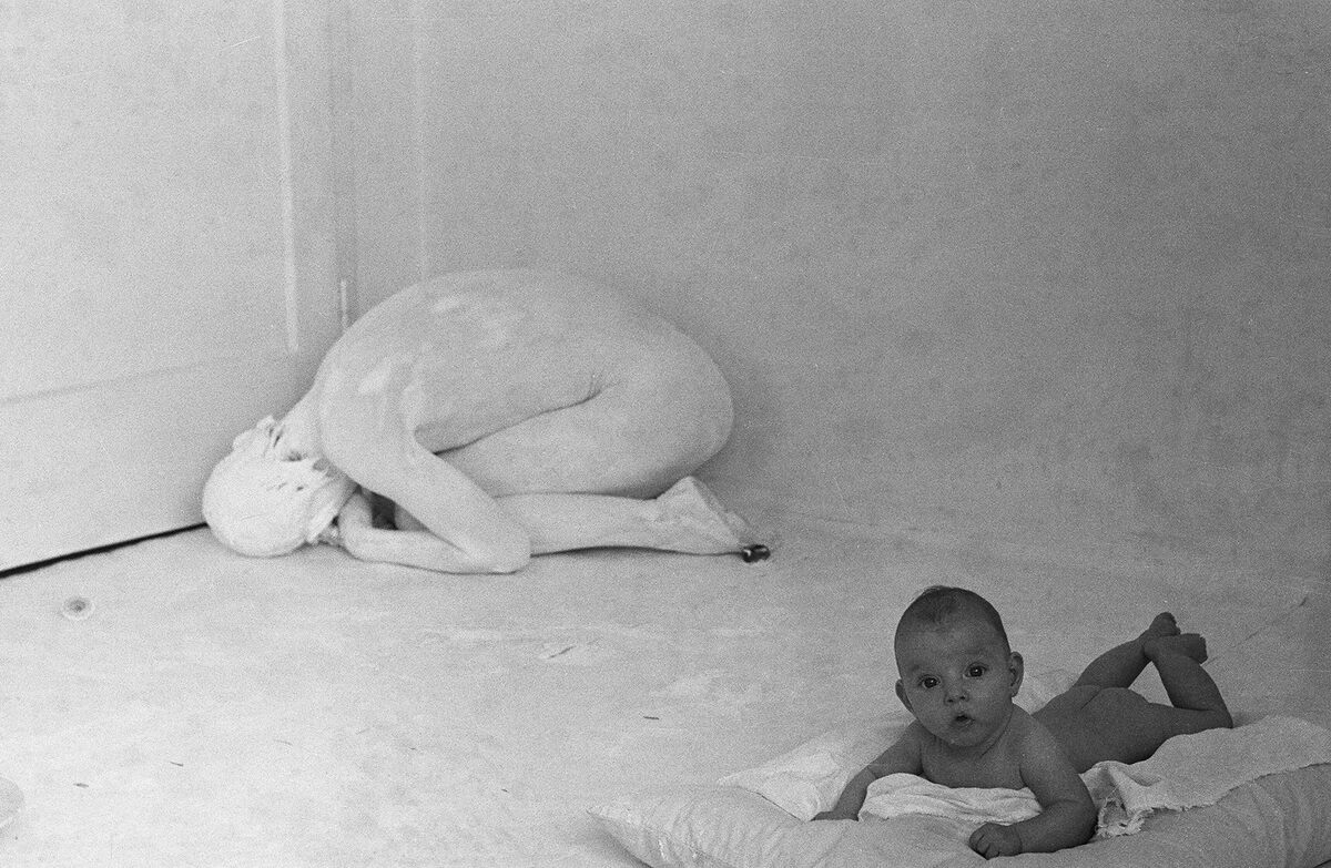 Günter Brus, aus der Serie „Aktion mit Diana“, 1967/2005, Silbergelatineabzug, Museum der Moderne Salzburg – Ankauf aus Mitteln der Galerienförderung des Bundes