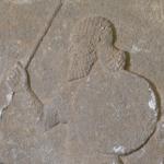 Vorschaubild (Eckrelief aus dem 8. Jahrhundert v. Chr., das 1976 im Centre Palace von Nimrud-Kalhu, Irak, von der Polnischen Archäologischen Mission ausgegraben wurde. © zVg)
